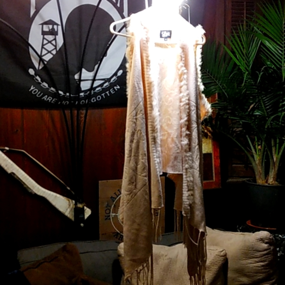 Ladies no sleeve lg.ivory faux trim vest cardagan,design by luii